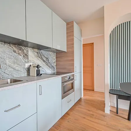 Modern Apartment- 2br-4p- شقة *