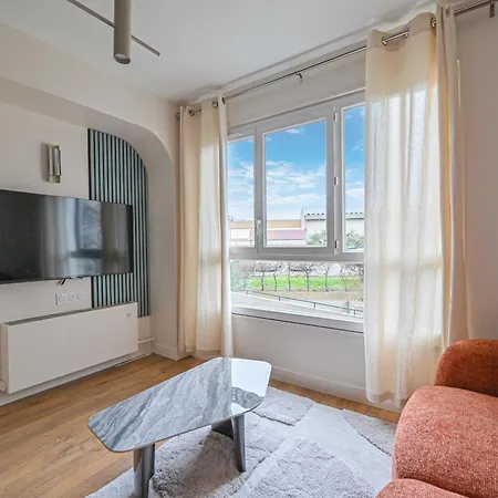 Modern Apartment- 2br-4p- شقة بانيوليه