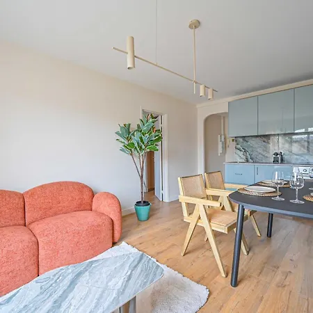 Modern Apartment- 2br-4p- بانيوليه