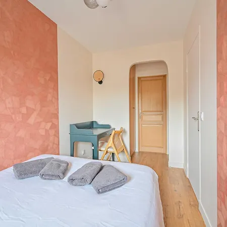 Modern Apartment- 2br-4p-